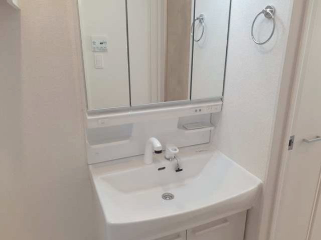 洗面設備　脱衣スペースもあります