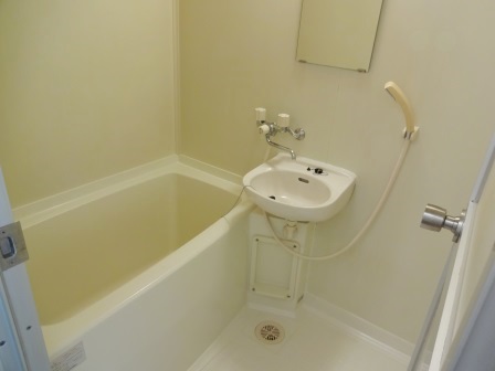 バス・シャワールーム　シンプルで機能的なユニットバスです♪