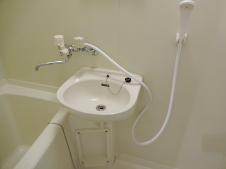 洗面設備　浴室内に洗面台付き！