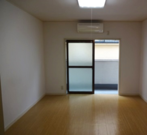 居室・リビング　2面採光で明るいお部屋です♪エアコン付♪