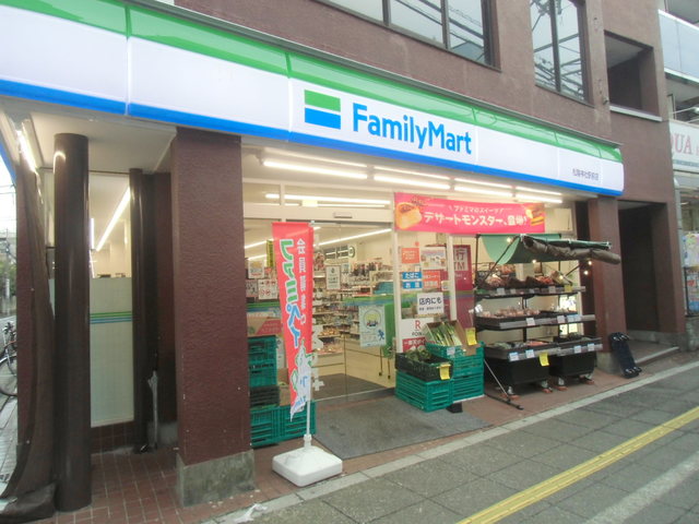 コンビニ　ファミリーマート松陰神社駅前店（コンビニ）まで186m