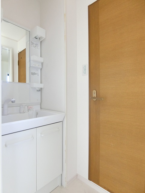 洗面設備　ゆったりとスペースのある洗面所