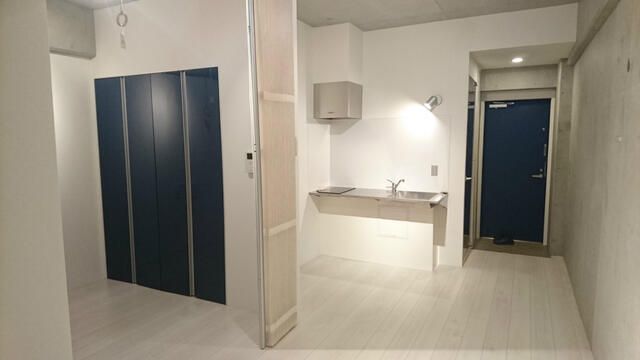 居室・リビング　別号室参考写真(反転)