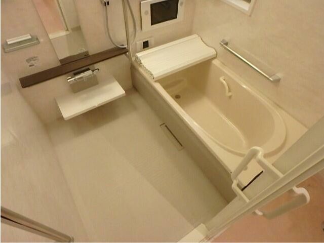 バス・シャワールーム　お風呂で日々の疲れを落としましょう