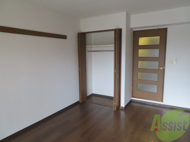 居室・リビング　陽の光が差し込むお部屋なので朝はスッキリ起きれますよ。