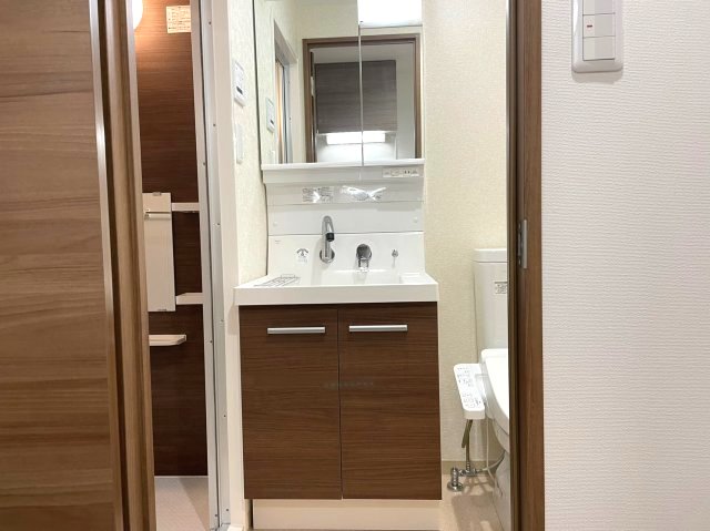 洗面設備　独立洗面化粧台で、お出かけ前の支度も捗ります