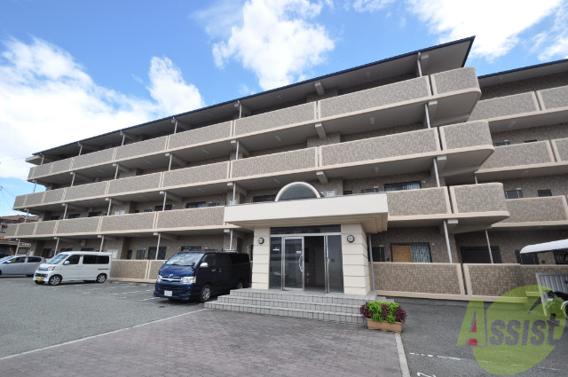 建物外観　お洒落な町並みと充実した教育環境