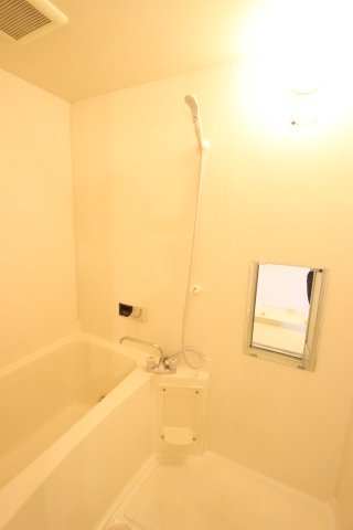 バス・シャワールーム　現状優先です。