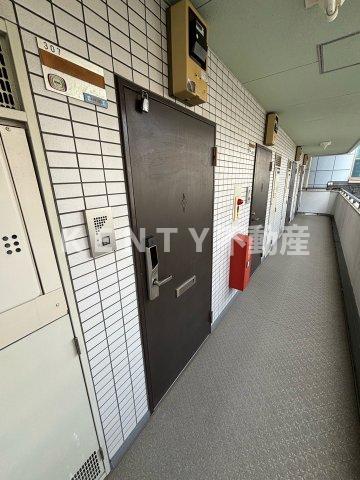 玄関　収納もある玄関です