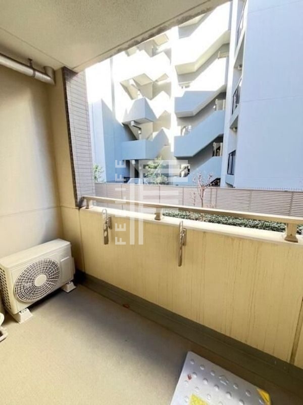 バルコニー　別部屋の写真です、ご参考までに。