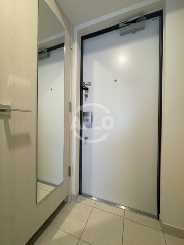 玄関　アドバンス大阪シック　玄関