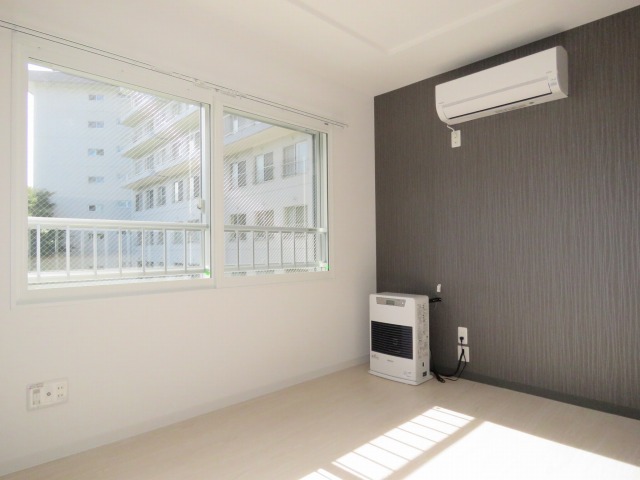居室・リビング　◆築浅デザイナーズMS！◆夏も快適なエアコン付き！