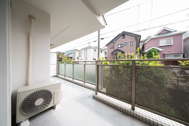 バルコニー　明るく広めのベランダです。（同タイプイメージです）