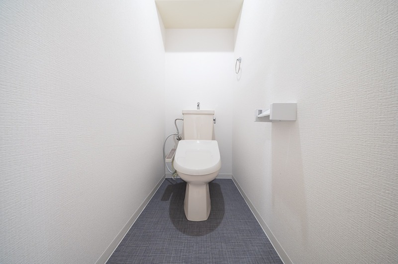 トイレ　温水洗浄便座です。（同タイプイメージです）