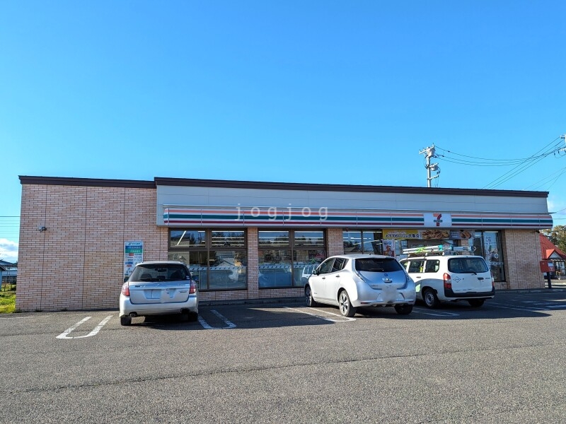 コンビニ　セブンイレブン中札内店（コンビニ）まで600m