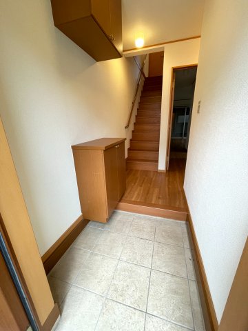 玄関　※別号室参考写真です