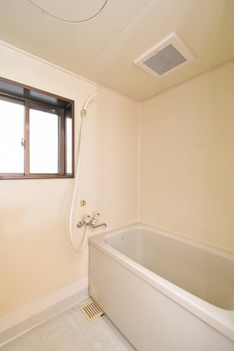 バス・シャワールーム　※同間取り別号室のお写真です。