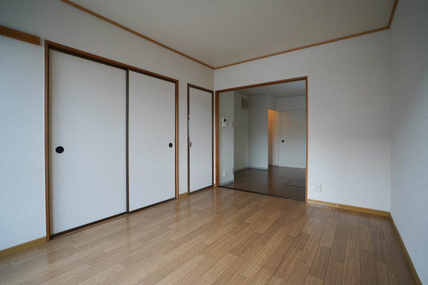 居室・リビング　同じ建物の別の部屋