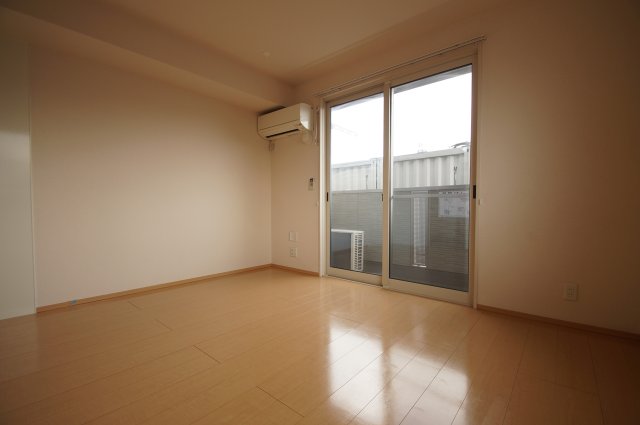 居室・リビング　朝日の入る東向きのお部屋です