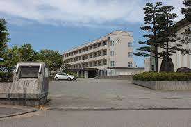 中学校　小松市立板津中学校（中学校）まで1986m