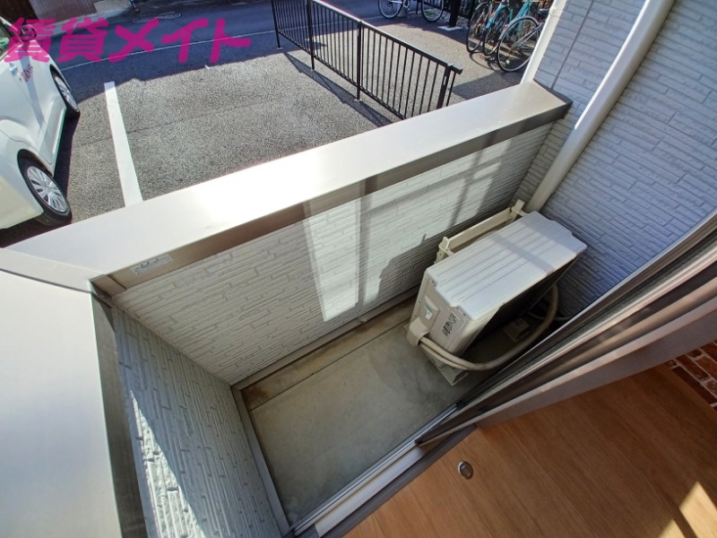 バルコニー　別部屋反転参考写真です