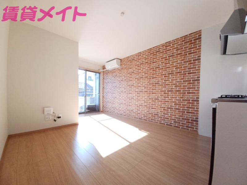 居室・リビング　別部屋反転参考写真です