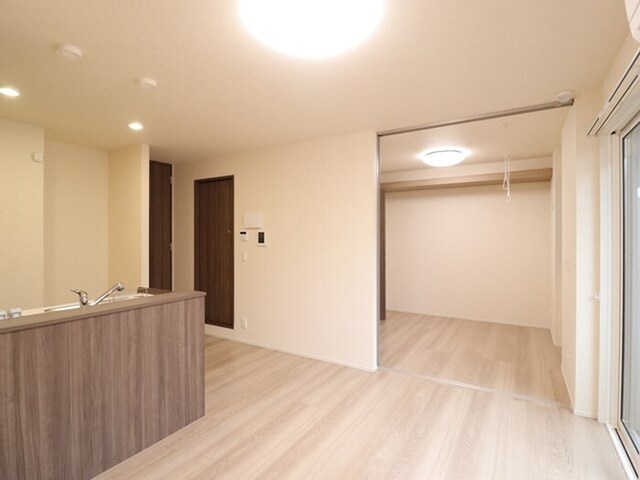 リッシュセゾン Eの居間写真