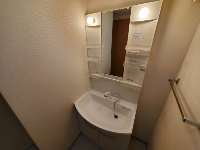 洗面設備　使いやすい独立洗面台です