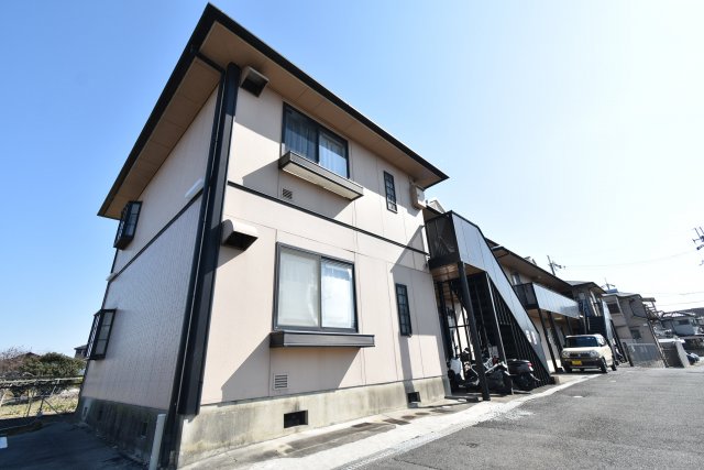 建物外観　アスコットハイツB棟はワンフロア2戸で全戸角部屋設計