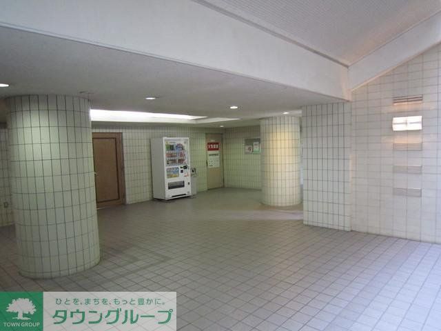 ロビー　自動販売機付きロビー
