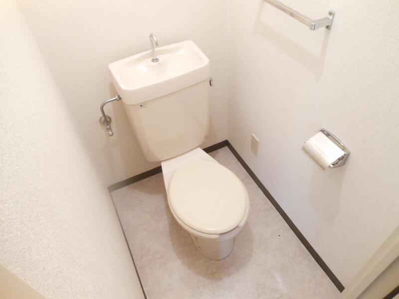 トイレ　清潔感のあるトイレですねー