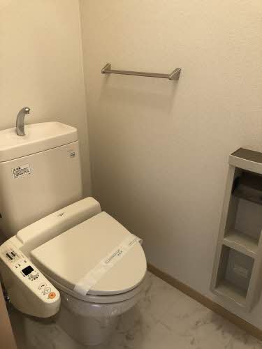 トイレ　別号室の写真です（反転）