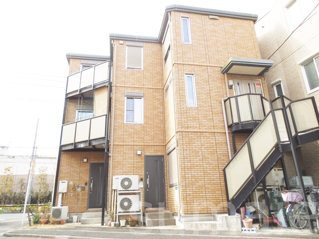 建物外観　レンガ調の綺麗で上品な建物です☆
