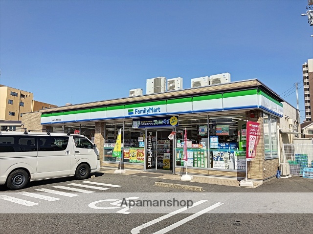 コンビニ　ファミリーマート（コンビニ）まで568m