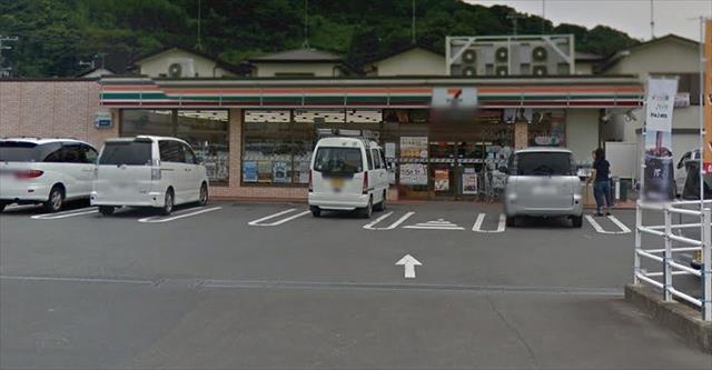 コンビニ　セブン－イレブン小田原国府津北店（コンビニ）まで496m