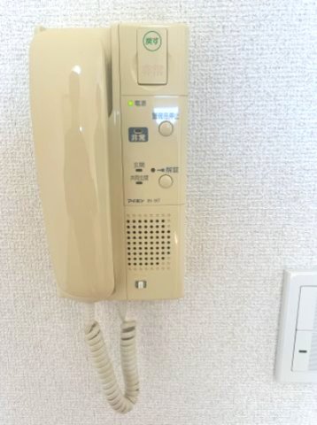 セキュリティ　来訪者の確認のできるインターホン※同一仕様・別号室参考写真