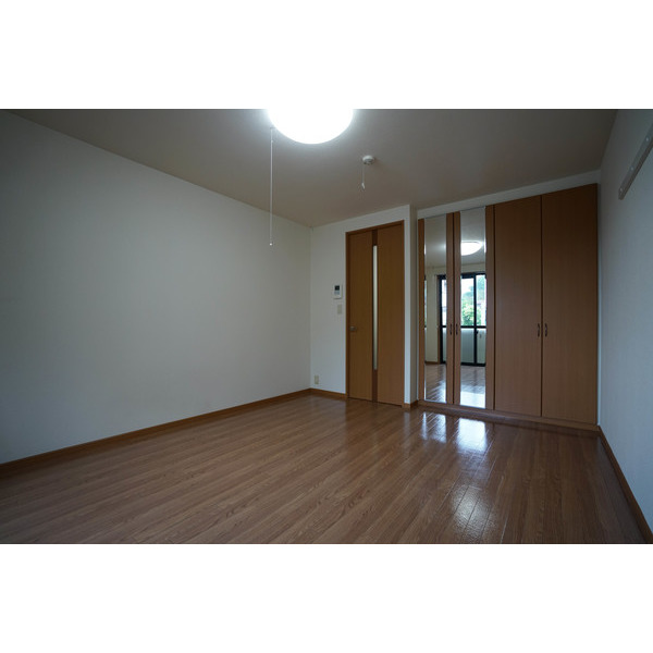 居室・リビング　同じ建物の別のお部屋