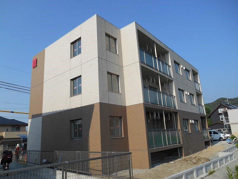 建物外観　同建築会社の別物件外観写真です。実際の仕様とは多少異なります