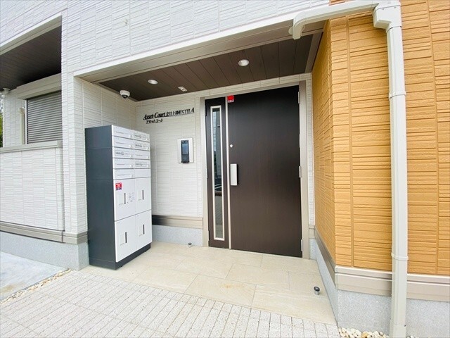 エントランス　同一建物内２０３号室内装写真転載