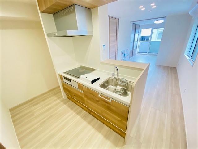 キッチン　同一建物内２０３号室内装写真転載