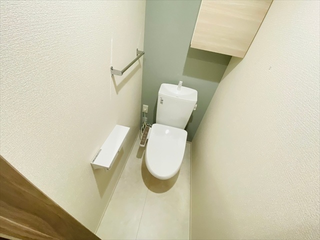 トイレ　同一建物内２０３号室内装写真転載