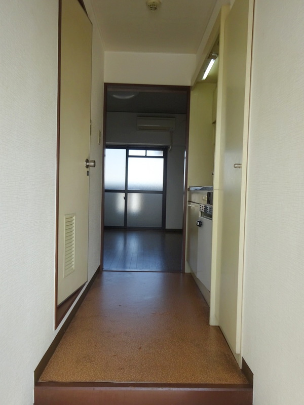 玄関　玄関側から見た室内です！