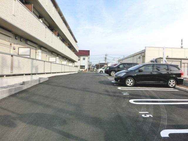 駐車場　敷地内の駐車場。