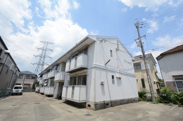 建物外観　居住者専用のごみ置き場があります♪