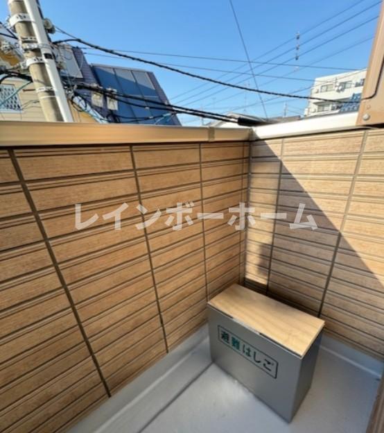 バルコニー　外からの目が気にならないバルコニーで洗濯物が干せます