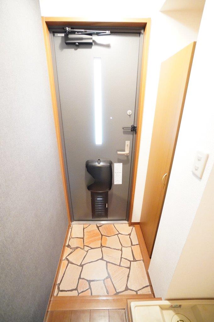 玄関　※同物件・同タイプの写真です。