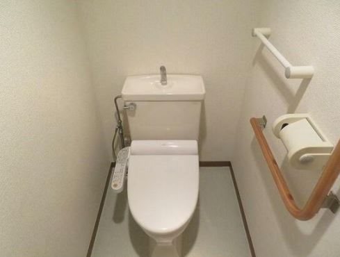 トイレ　シャワートイレでございます