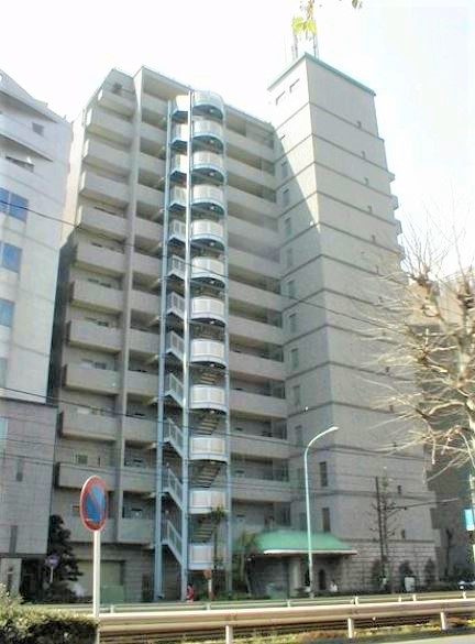 建物外観　タイル張りの重厚感ある外観でございます