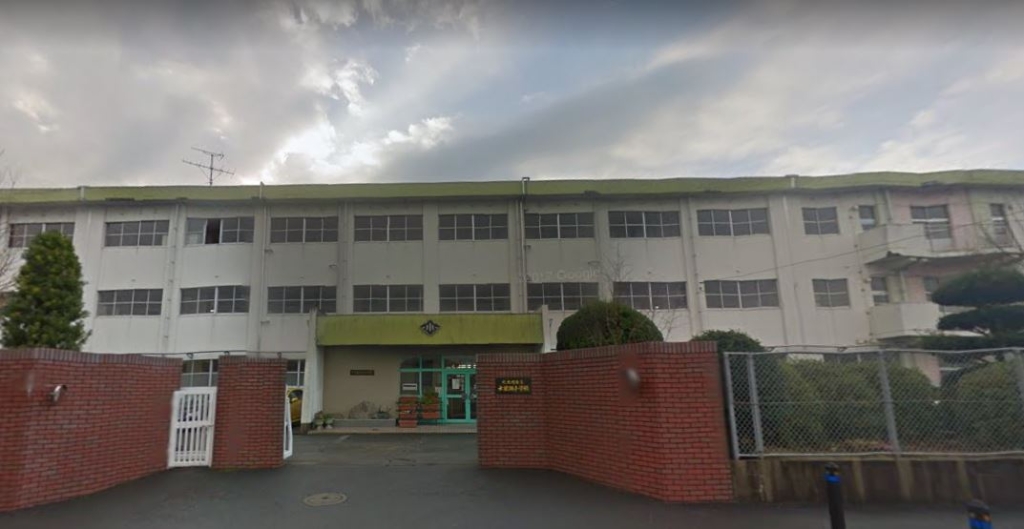 小学校　北九州市立木屋瀬小学校（小学校）まで852m