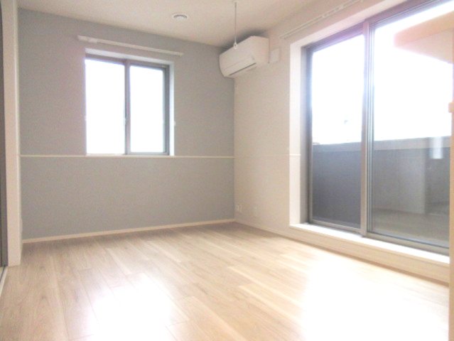 居室・リビング　★２面採光の明るい角部屋です★